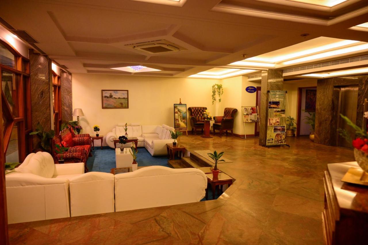 Maya'S Kings Kourt Mysore Exterior foto